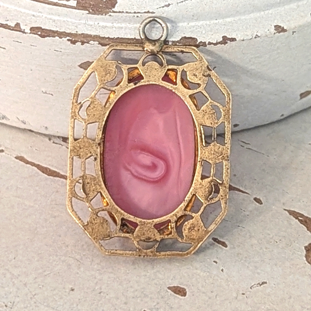 Vintage Art Deco 10k Gold Filigree Pendant | Pink Star Glass Cabochon | 7.9g - Picture 8 of 9